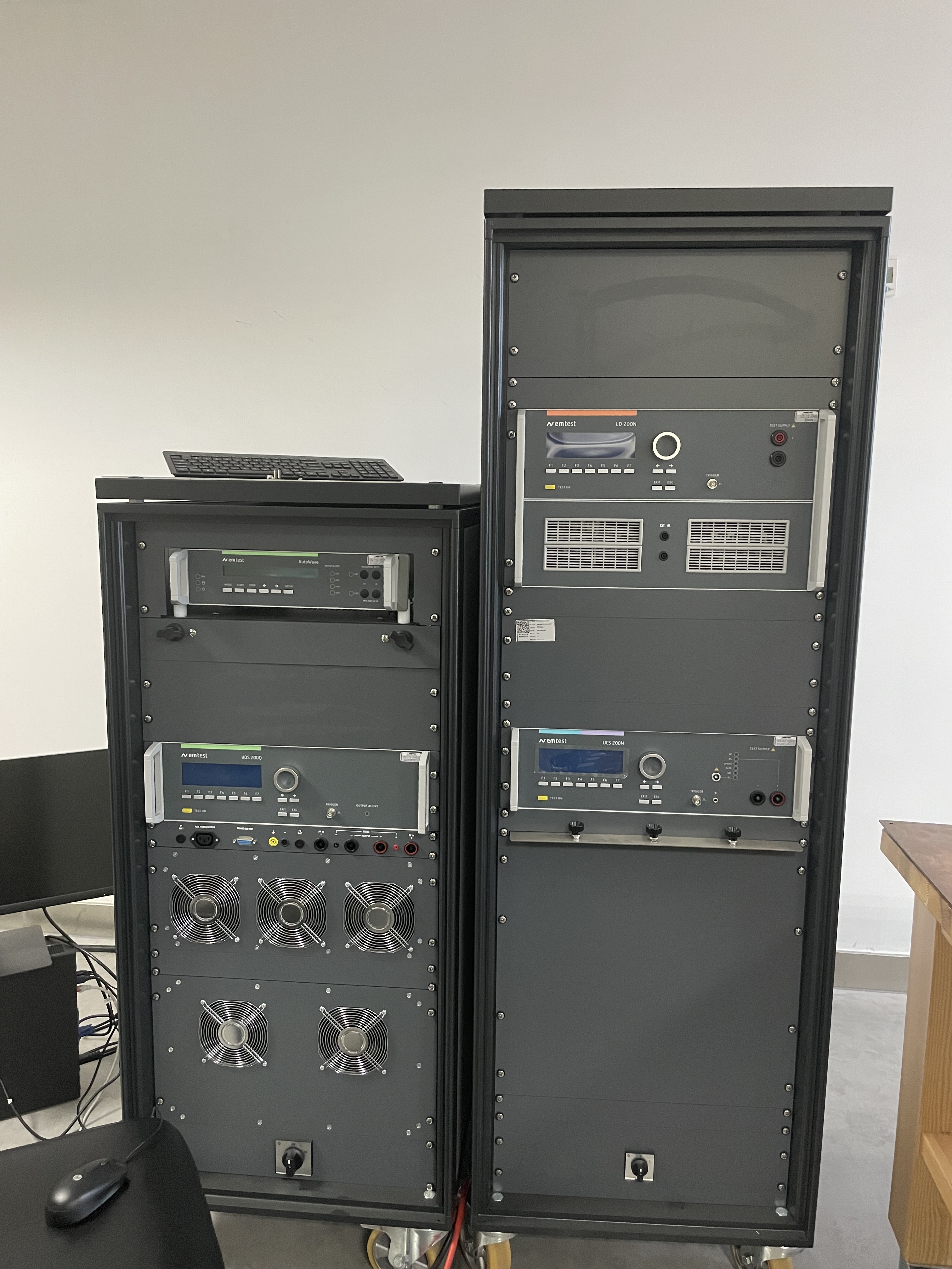 电源线瞬态传导抗扰度测试系统4017-J 电源线瞬态传导抗扰度测试系统4017-J