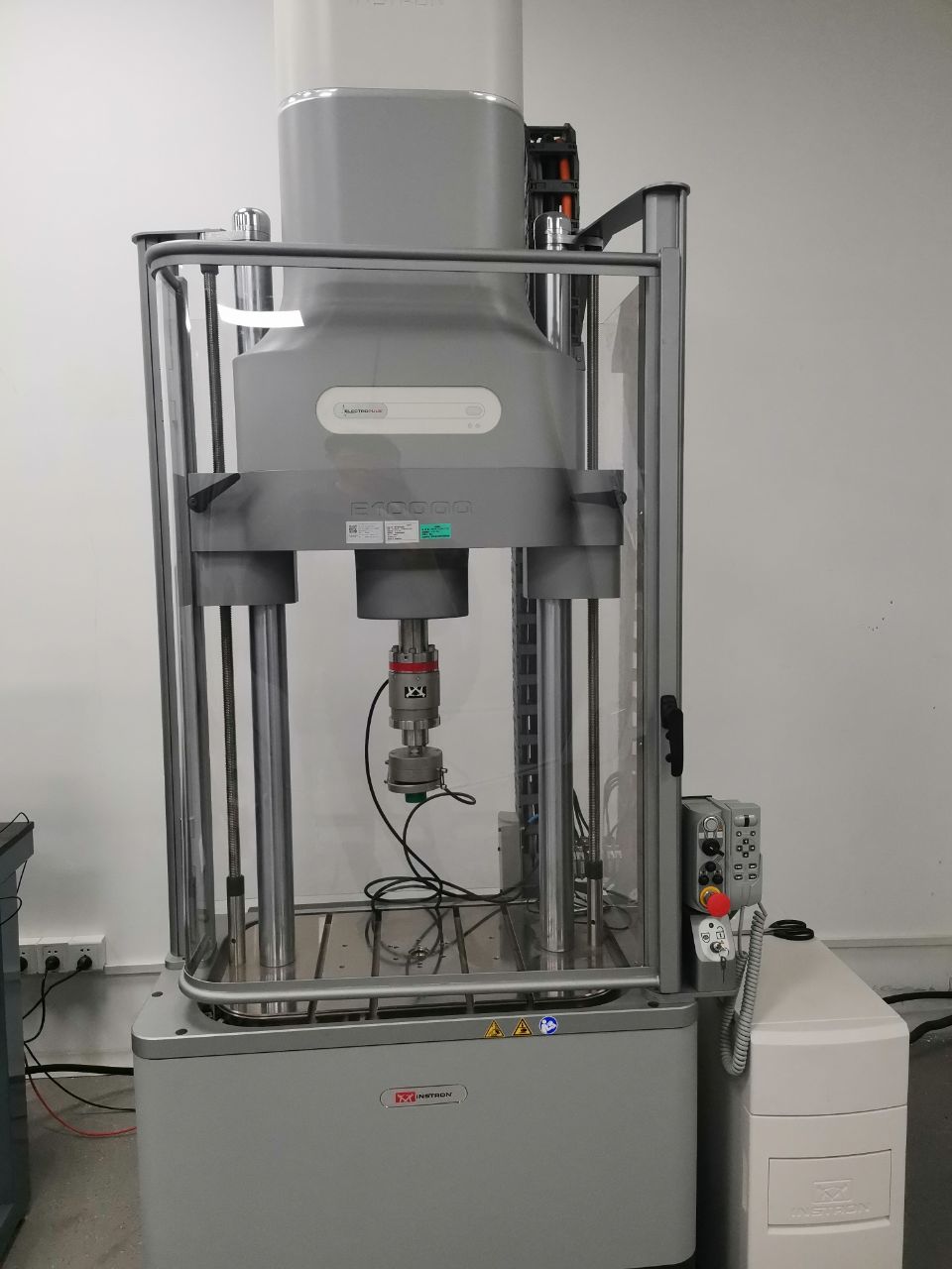 电子疲劳试验机