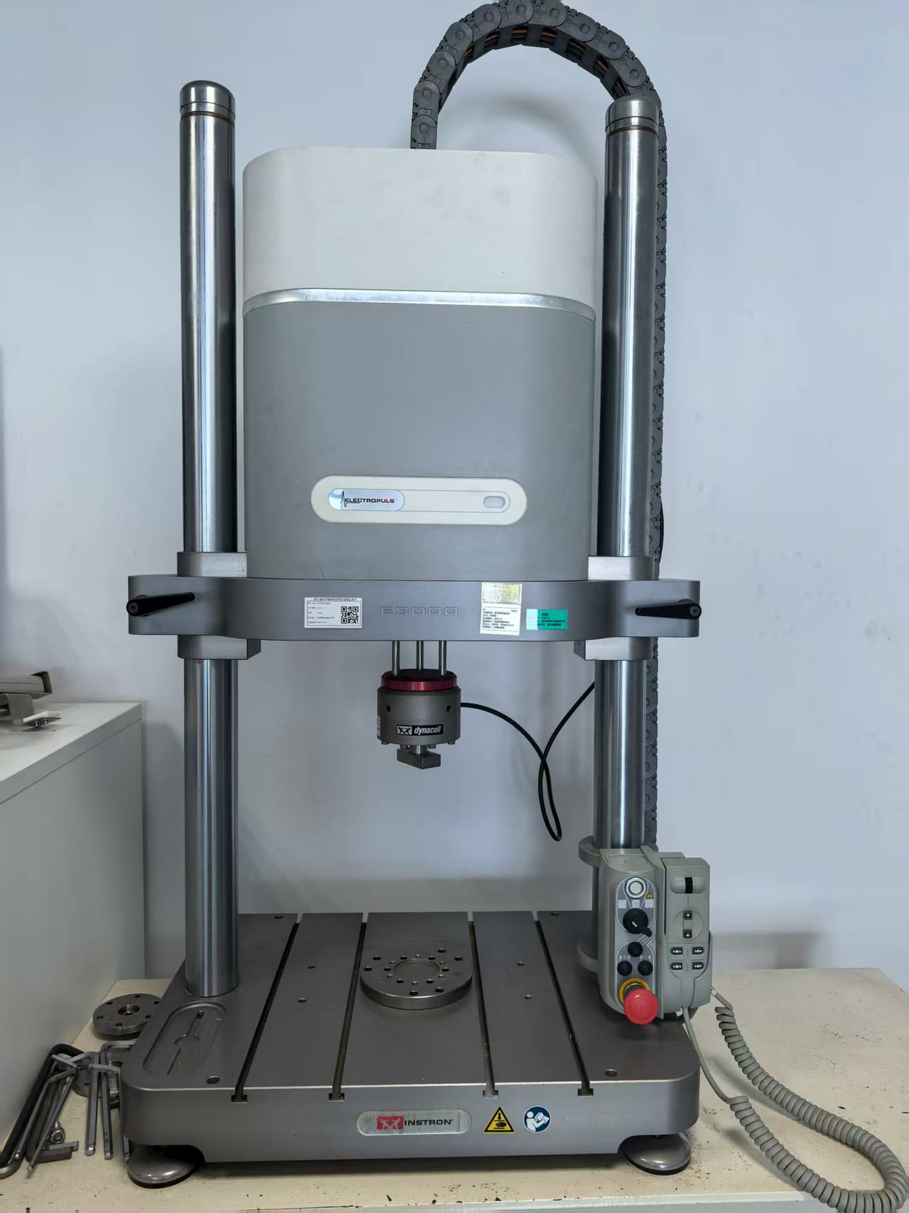 14.电子疲劳试验机 3113-Z 14.电子疲劳试验机 3113-Z