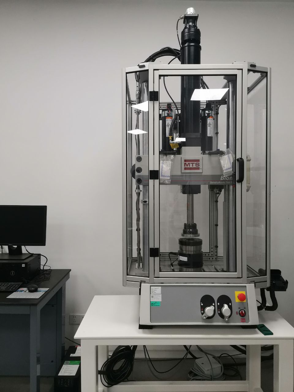 液压伺服疲劳试验机